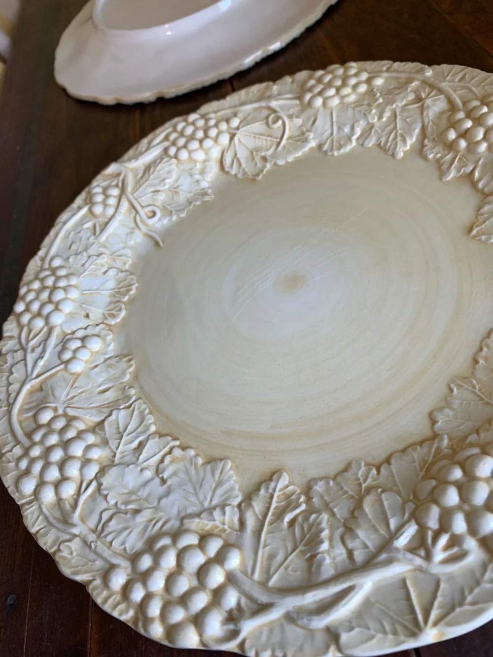 2 Horchow HCH20 Dinner Plates Cream Scalloped Grapes Ivory Ceramic
